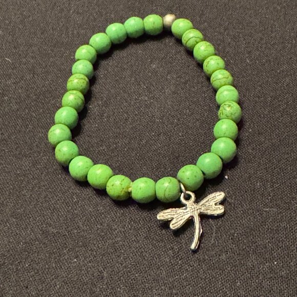 Fashion Bead Stretch Bracelet Green Silver Tones Dragonfly charm - Picture 3 of 3